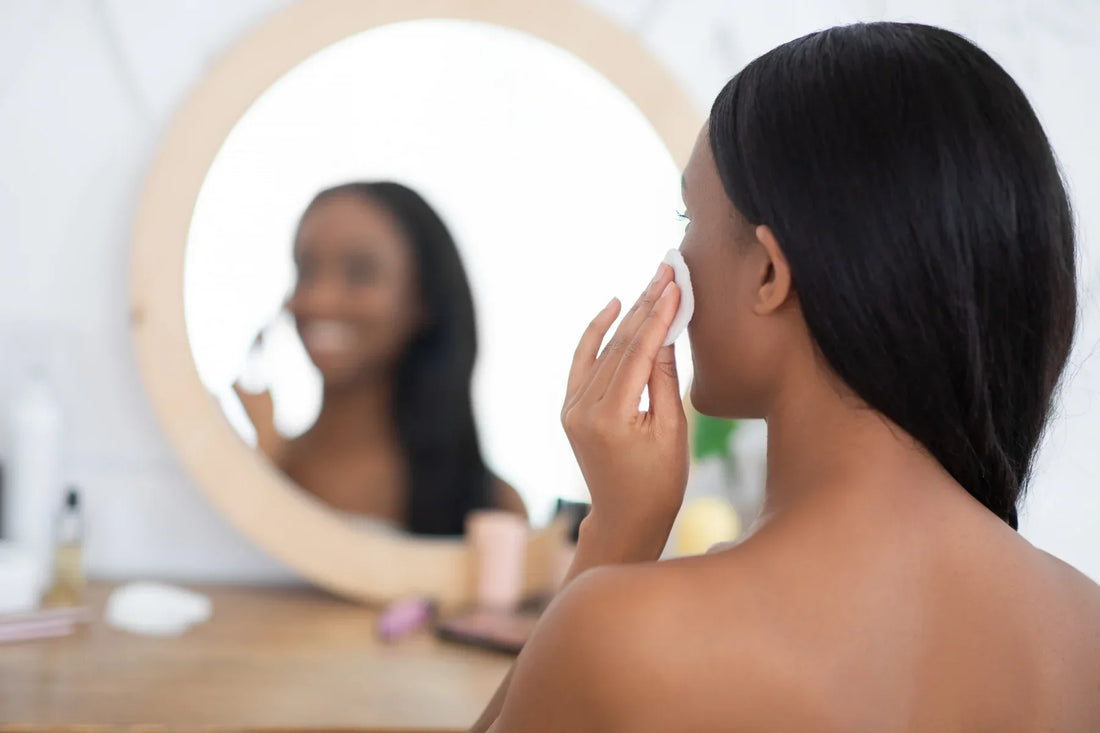 Pourquoi se démaquiller est essentiel pour une peau saine